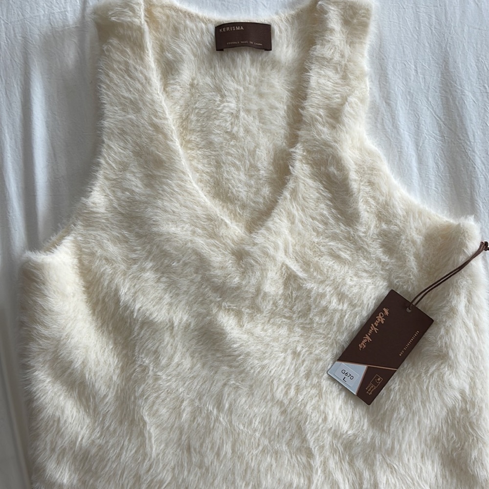 Fuzzy sleeveless top - Picture 2 of 7